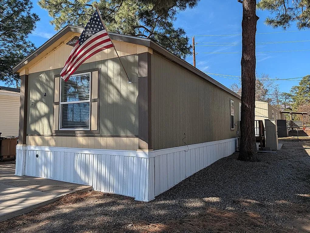 2025 E Jemez Rd Trailer 321 — exterior photo