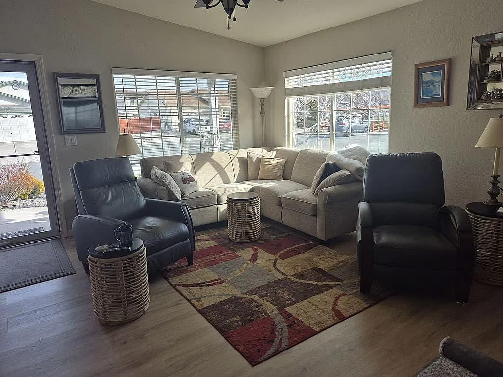 18360 Whitebark Ct — exterior photo