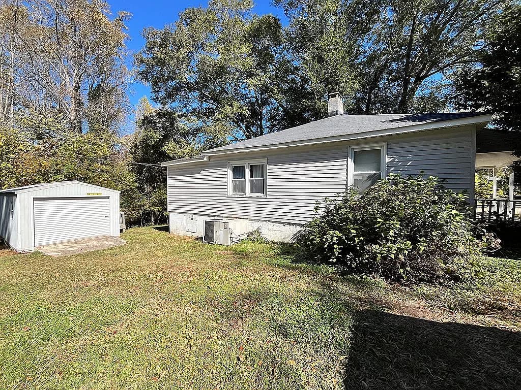 208 Price St — exterior photo