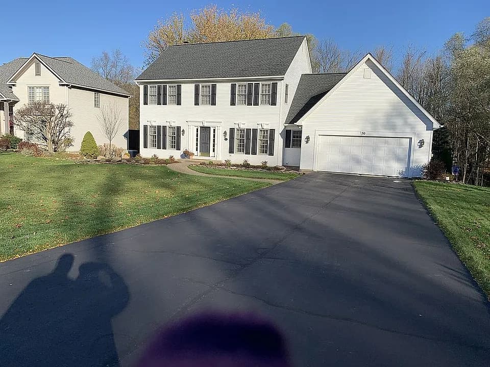 30 Shannon Gln — exterior photo