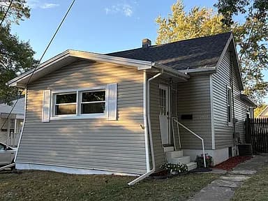 1313 W Jackson St — exterior photo