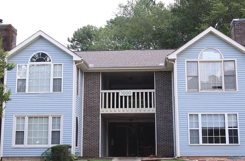 1608 Liberty Dr — exterior photo