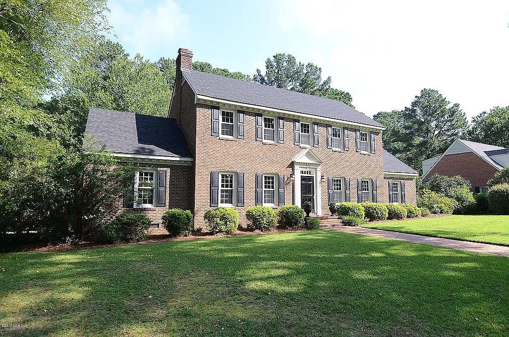 314 Canterbury Rd NW — exterior photo