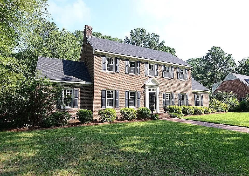 314 Canterbury Rd NW — exterior photo
