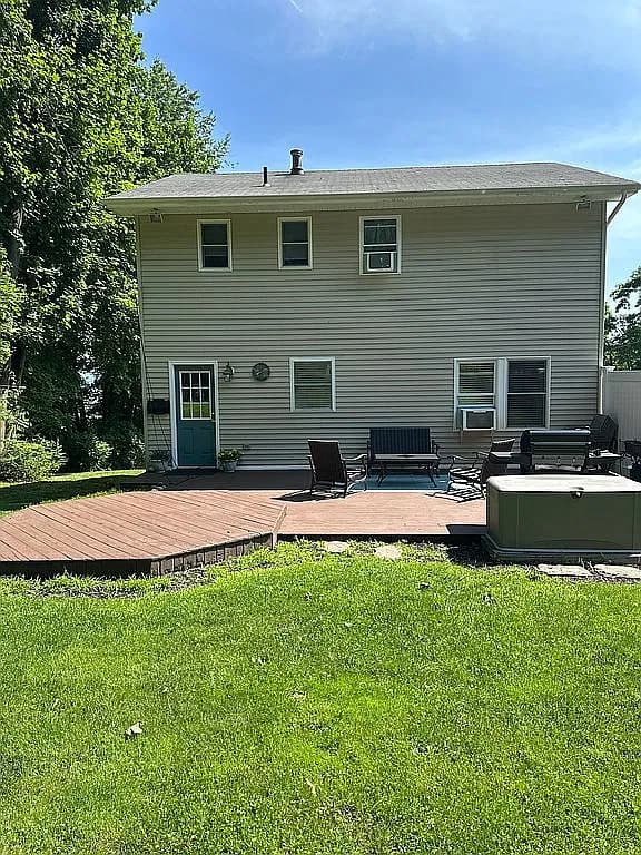 22 Hillside Ave — exterior photo