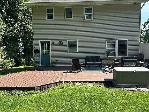 22 Hillside Ave — exterior photo