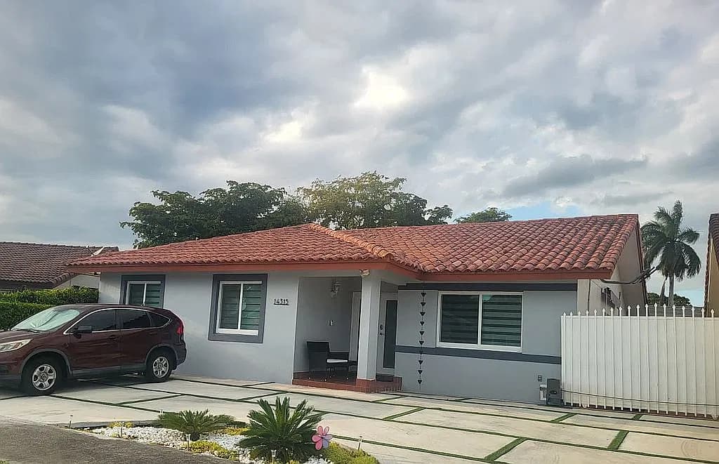 14315 SW 101st St — exterior photo