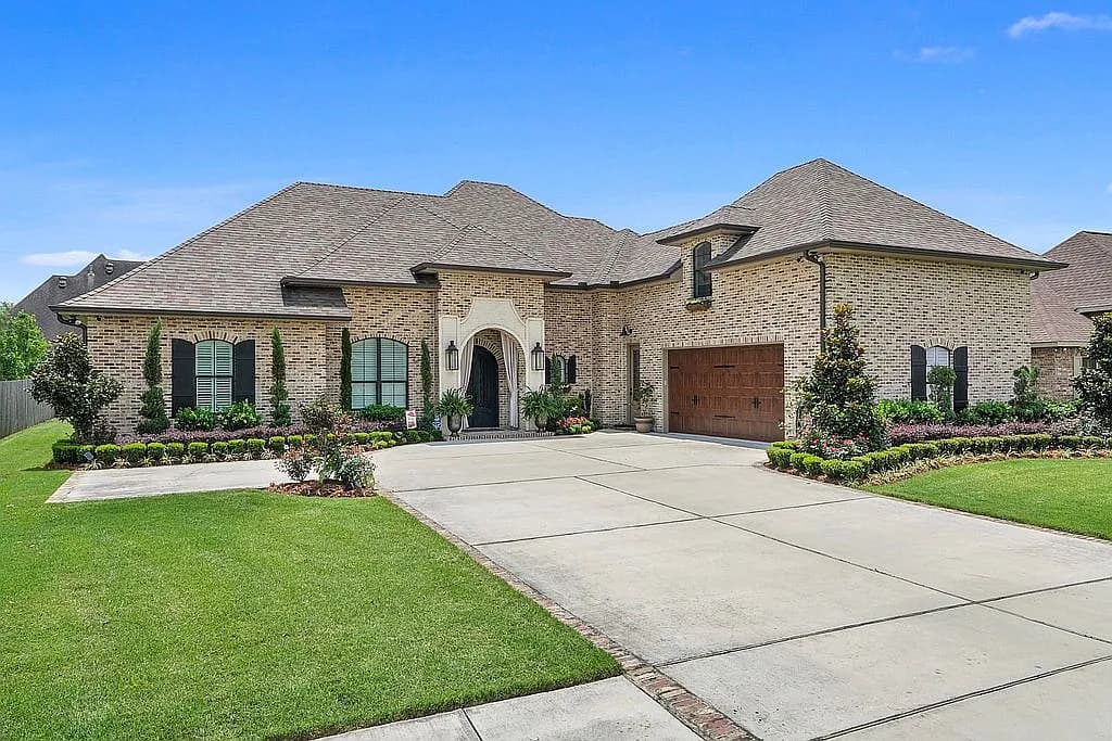 307 Lac Iberville Dr — exterior photo