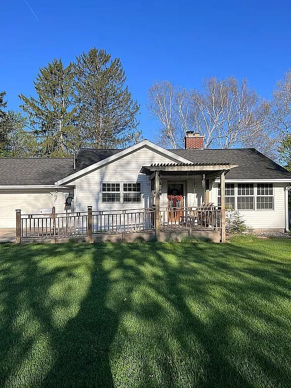 1017 Pearl St — exterior photo