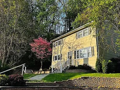 32 Church St — exterior photo