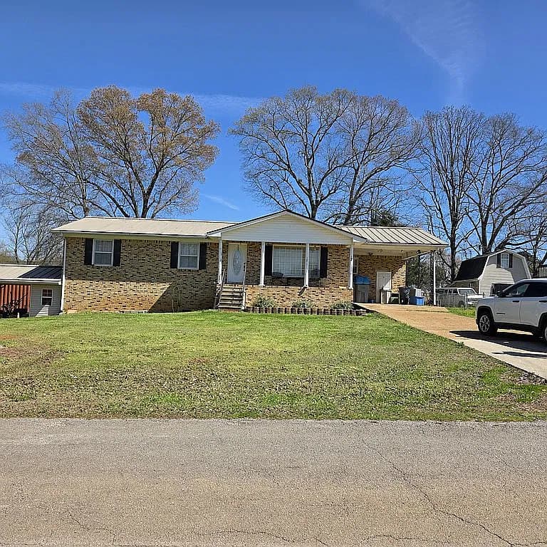 166 Montclair Dr — exterior photo
