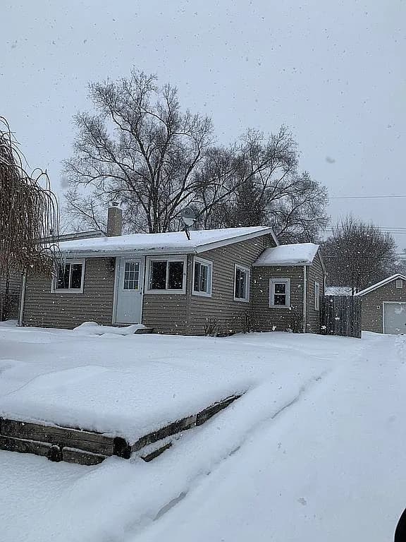 3148 Woodlawn St — exterior photo