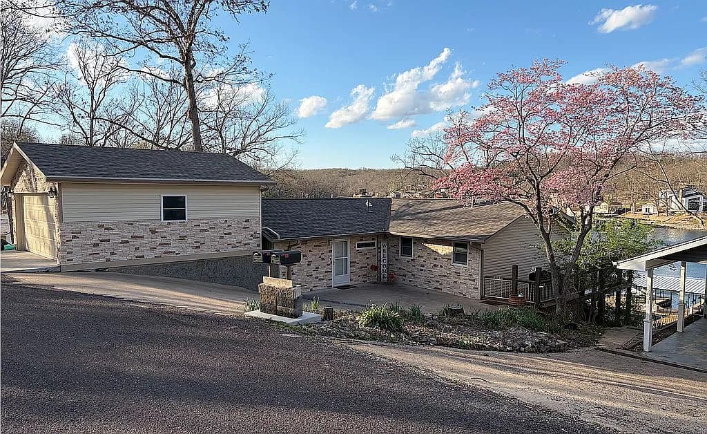 32829 Happy Hollow Rd — exterior photo