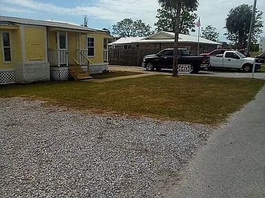 204 Carolina Dr — exterior photo