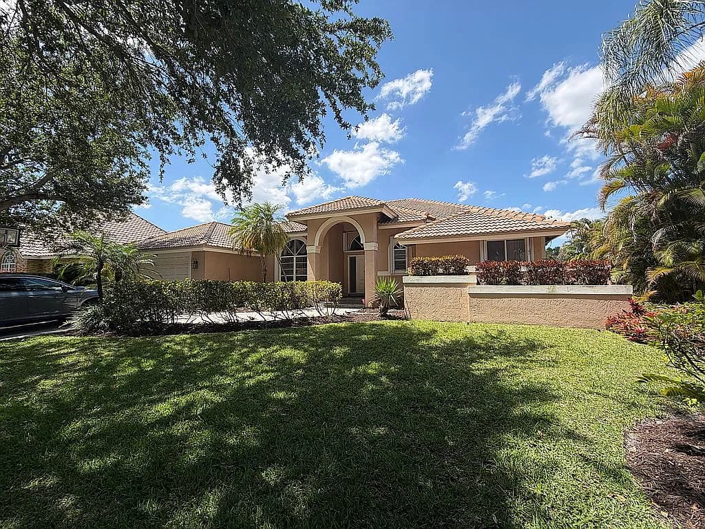 11335 Lake Shore Dr — exterior photo