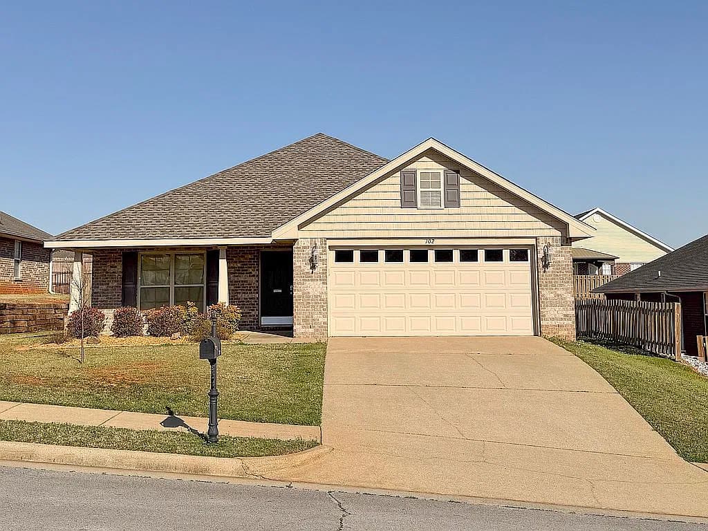 102 Acacia Trail Dr — exterior photo