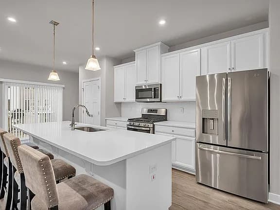 8 Kohlmyer Dr — exterior photo