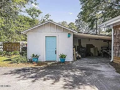 9081 Beach Dr — exterior photo