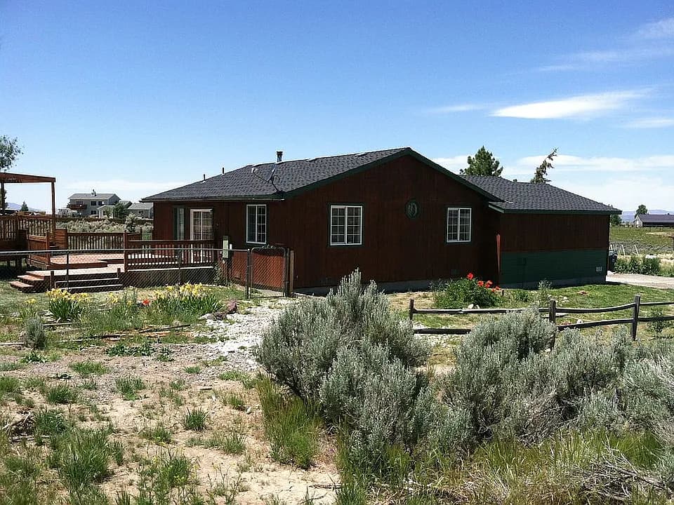 745 Clover Dr — exterior photo