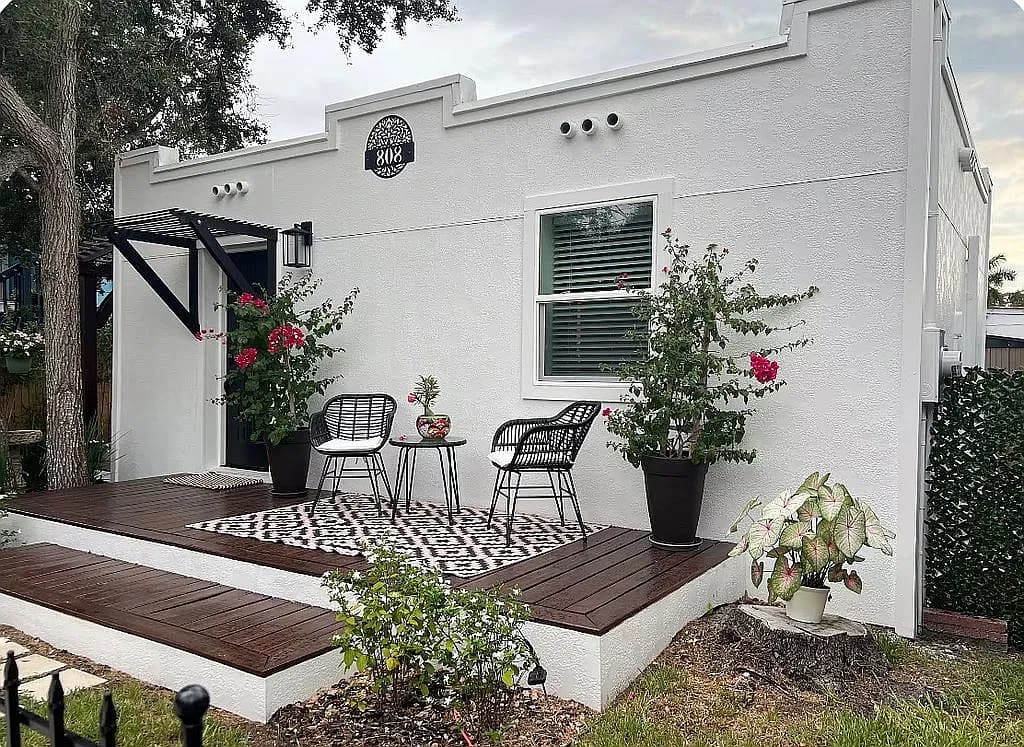 808 38th St W — exterior photo