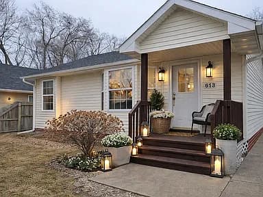 613 SW 61st St — exterior photo