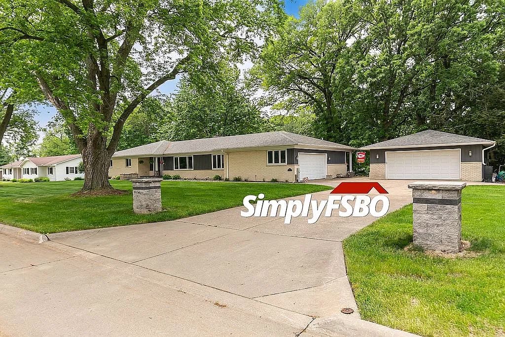 116 Elmhurst Ln — exterior photo