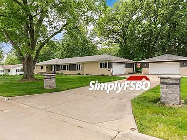 116 Elmhurst Ln — exterior photo