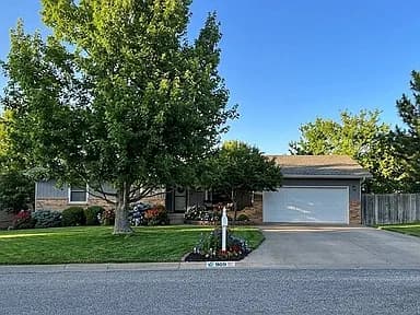 909 Marsha Ln — exterior photo