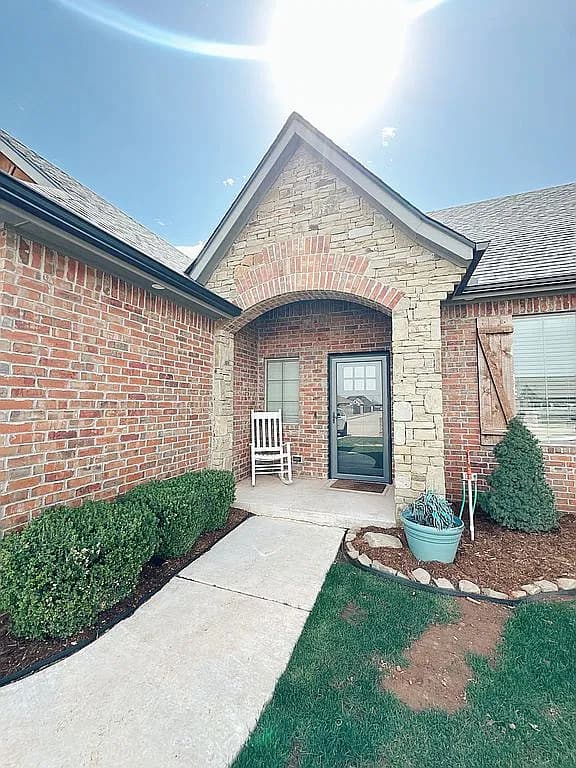 1211 Hanna Ln — exterior photo