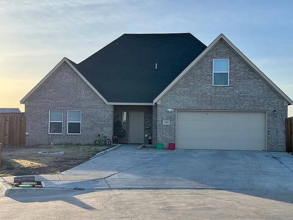 1602 Mead St — exterior photo