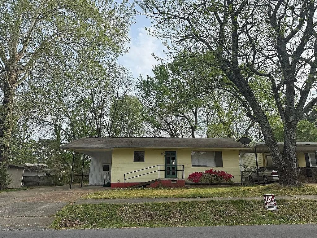 703 W Front St — exterior photo