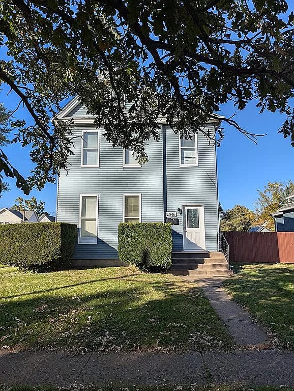 2046 W 2nd St — exterior photo