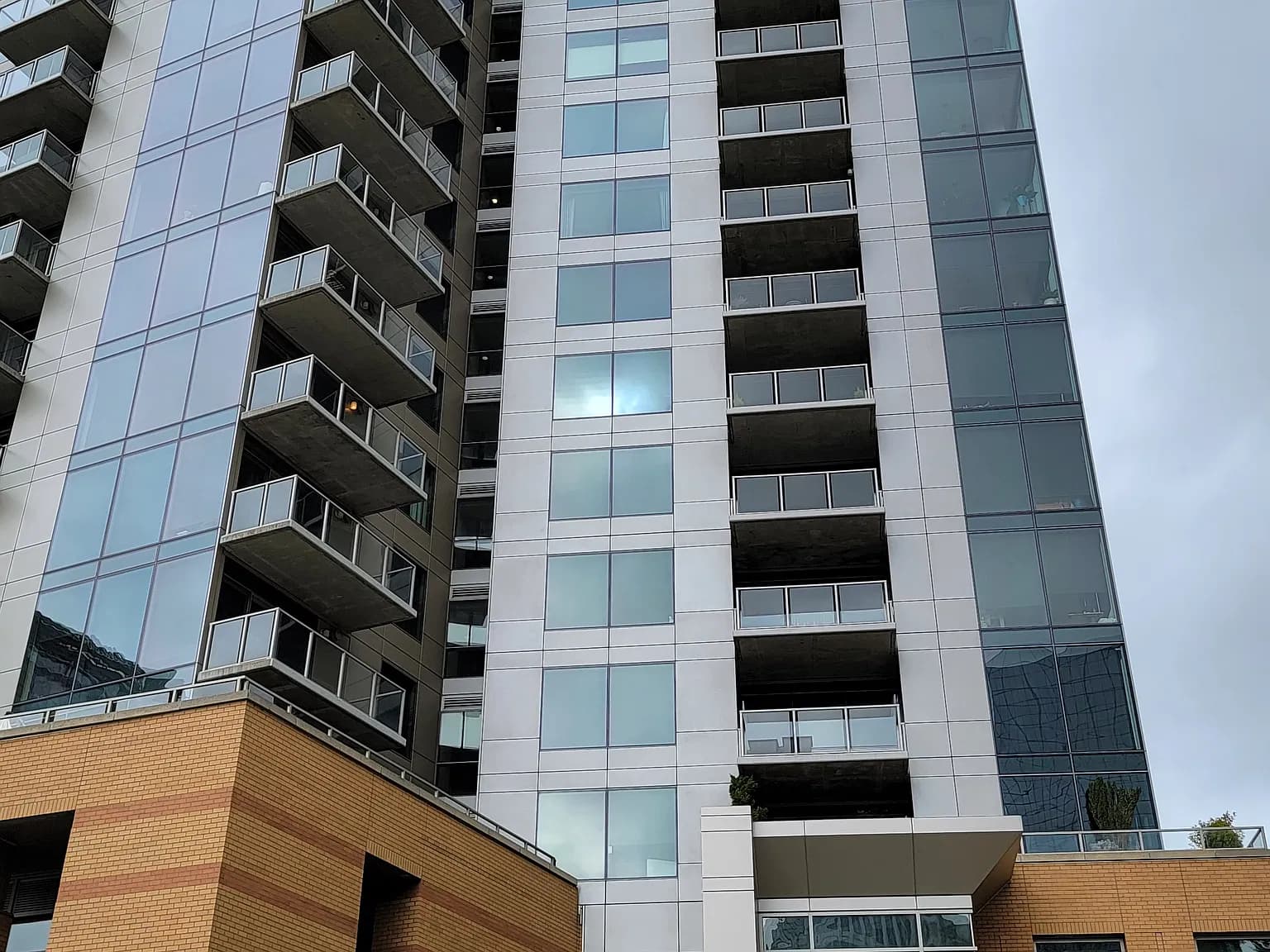 10610 NE 9th Pl Unit 1406 — exterior photo