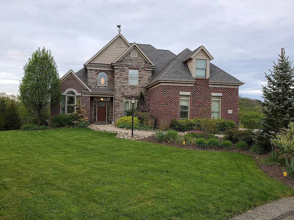 7011 Sunrise Ln — exterior photo