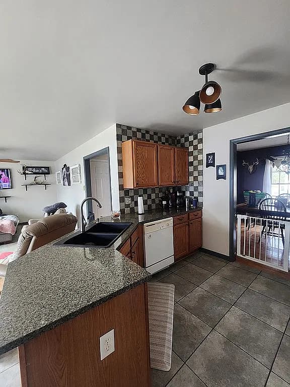 8419 Hunters Lake Pl — exterior photo