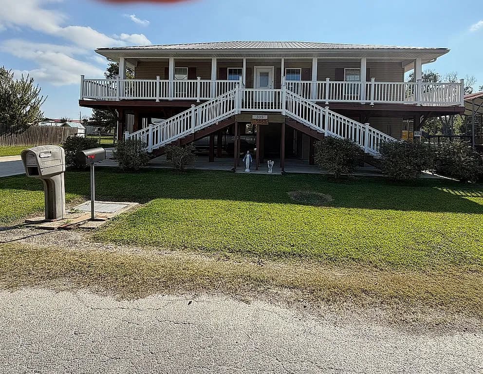305 R J Dr — exterior photo