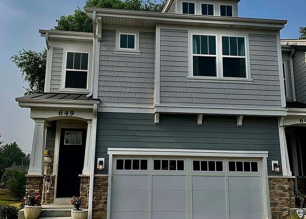 649 Riverbank Ct — exterior photo