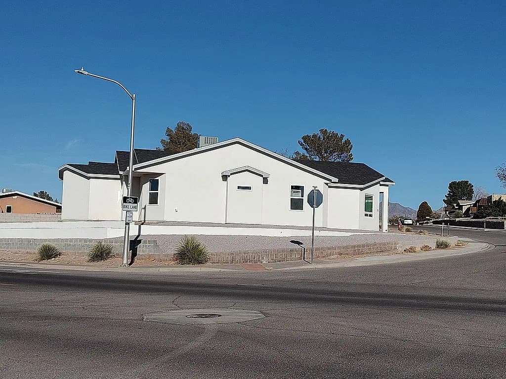 3201 Dyer St — exterior photo