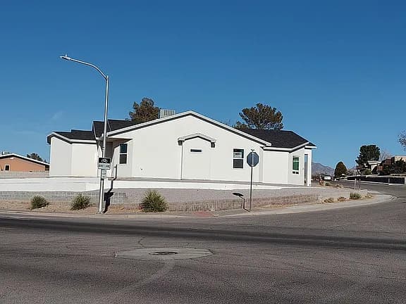 3201 Dyer St — exterior photo