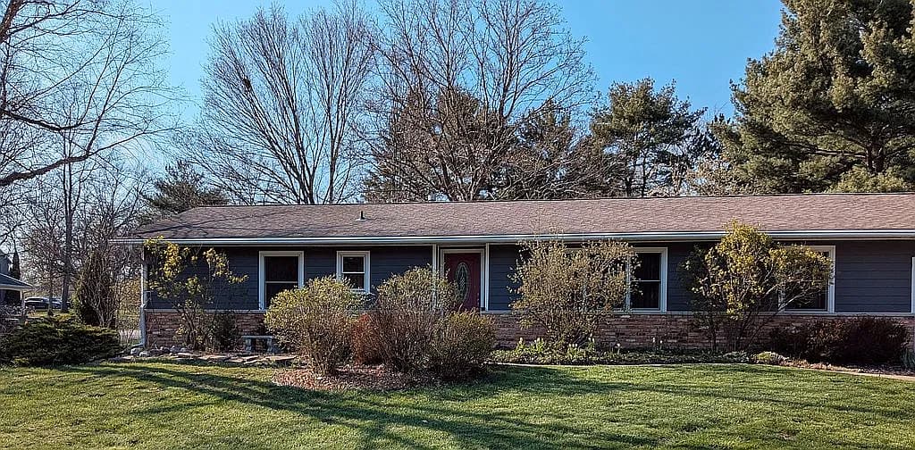 2200 Robinhood Ln — exterior photo