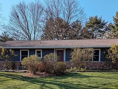 2200 Robinhood Ln — exterior photo