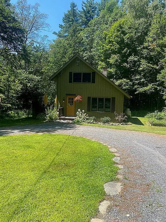10 Shorewood Estates Rd — exterior photo