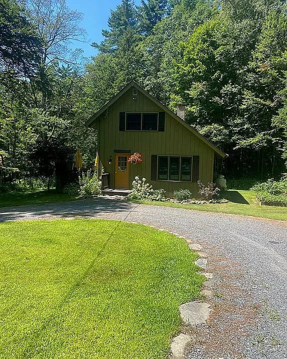 10 Shorewood Estates Rd — exterior photo