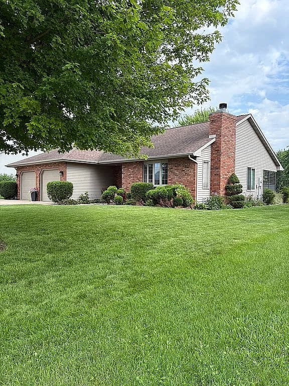 8564 Royal Oaks Dr — exterior photo