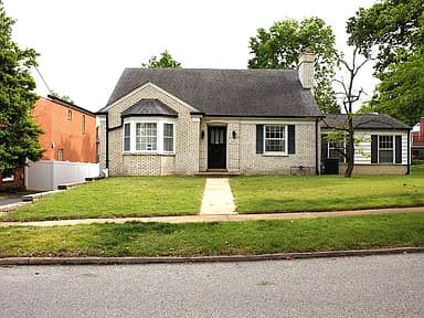 9402 Pine Ave — exterior photo