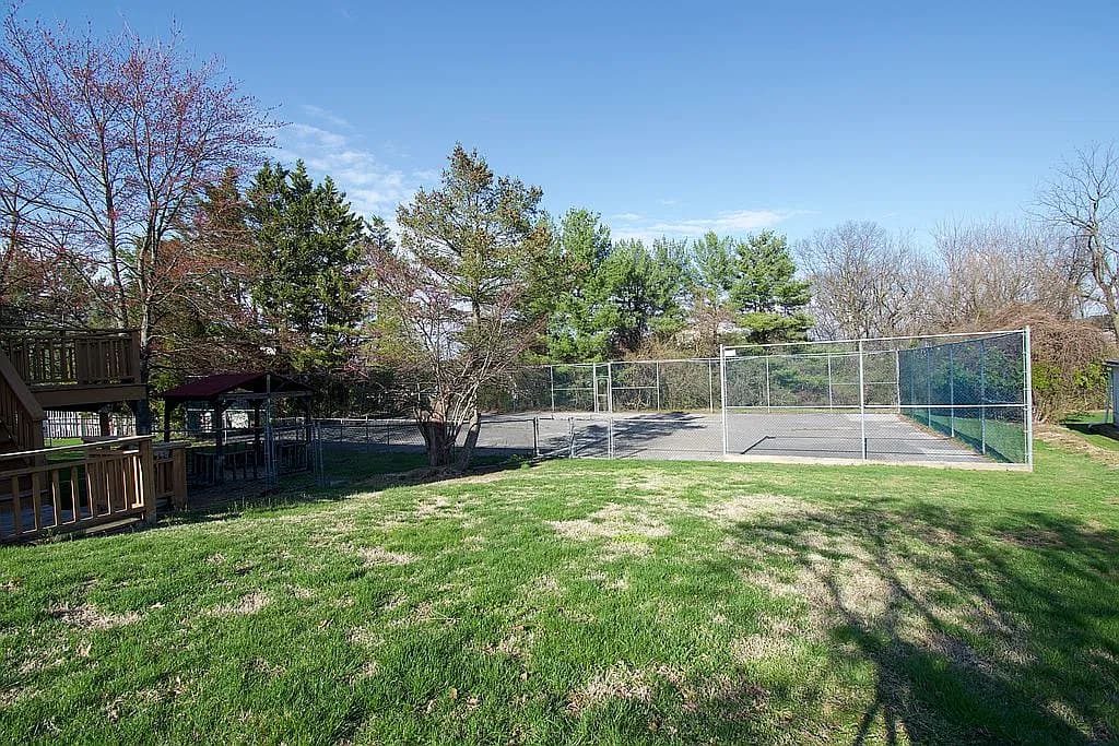 2909 Daniel Dr — exterior photo