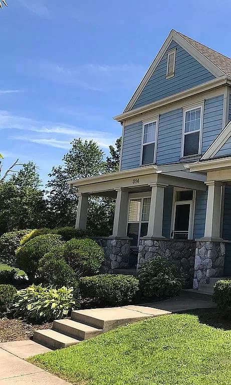 314 Village Sq — exterior photo