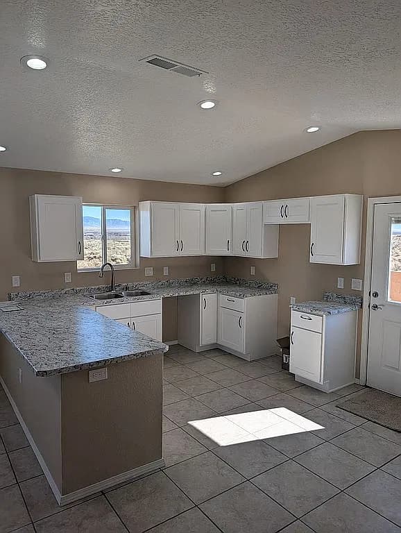 323 Sunrise Bluffs Dr — exterior photo