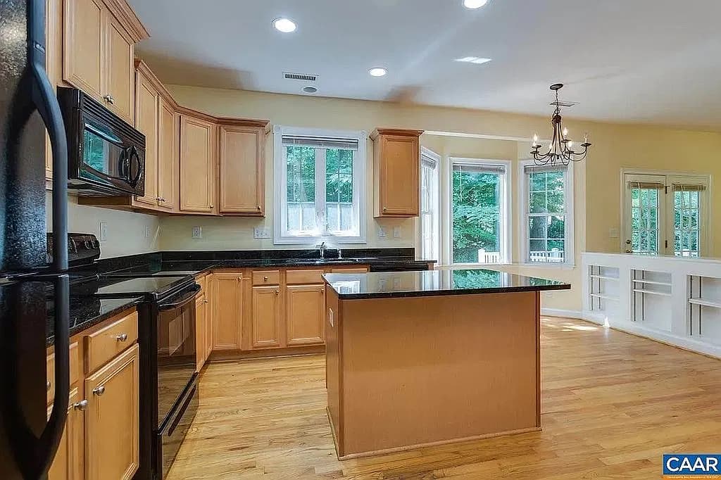 305 E Monacan Dr — exterior photo