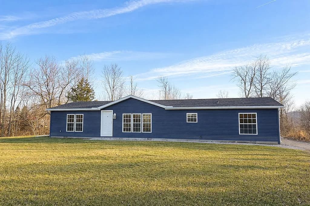 3720 W Lakeshore Dr — exterior photo